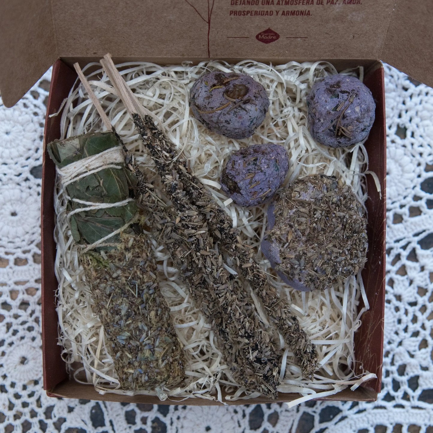 Kit Herbal Relajación y Armonización - Sagrada Madre caja abierta ara ver el contenido
