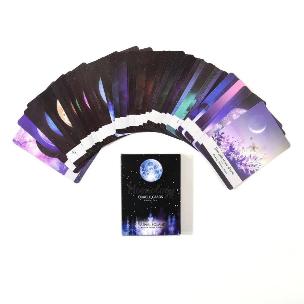 Oráculo Moonology caja mas mazo de cartas desplegada